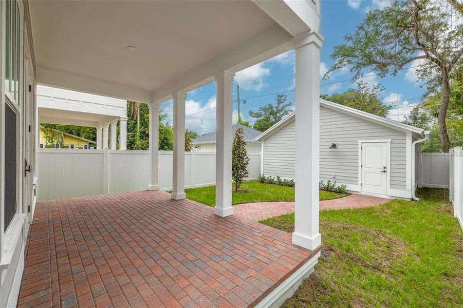 Exterior details and patio area of a home in , St. Petersburg (Image 27).