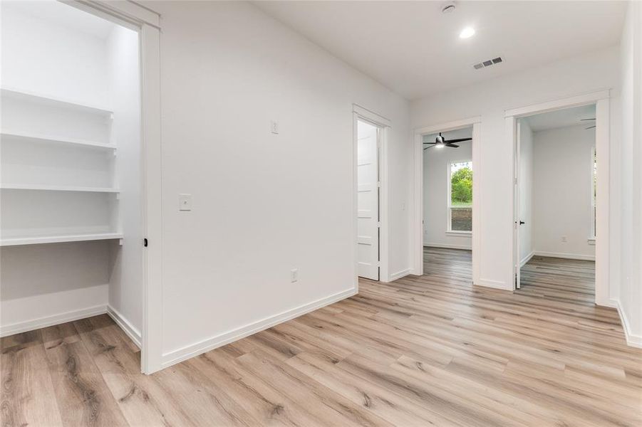 Spacious, unfurnished interior of a new home in , Kemp (Image 21).