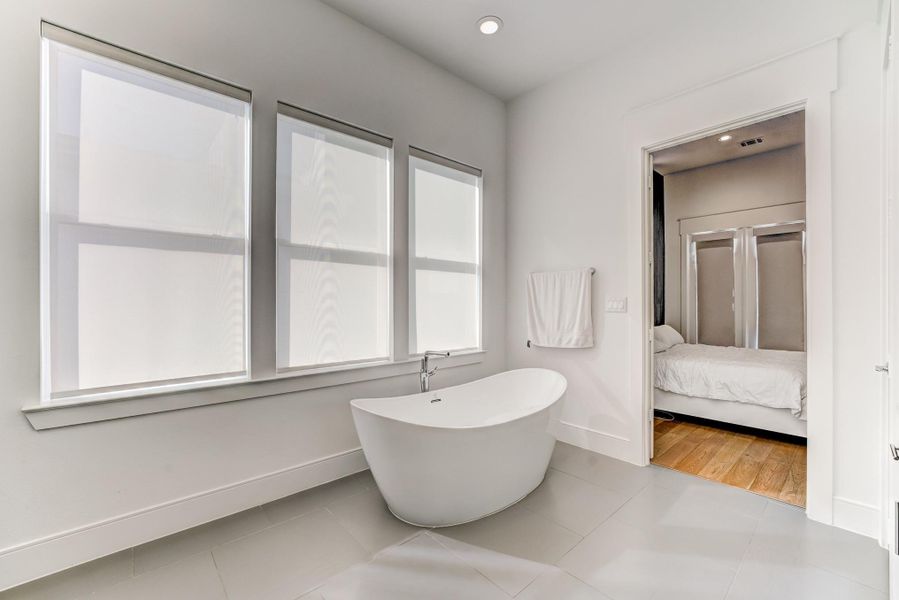 Furnished interior view inside a new home in Avondale, Houston (Image 18).