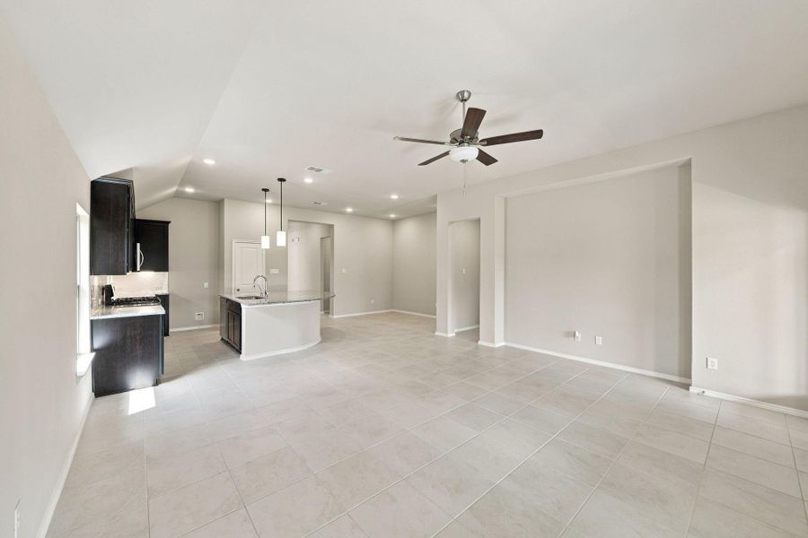 Spacious, unfurnished interior of a new home in Escondido, Magnolia (Image 18).