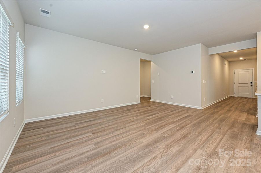 Spacious, unfurnished interior of a new home in Buffalo Ridge, Newton (Image 12).