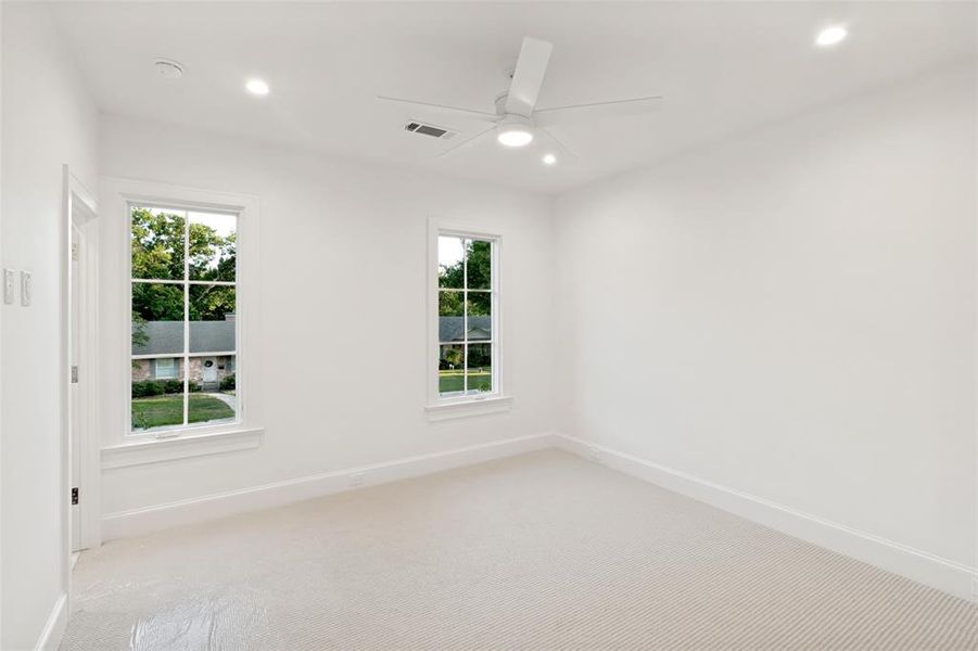 Spacious, unfurnished interior of a new home in , Richardson (Image 23).