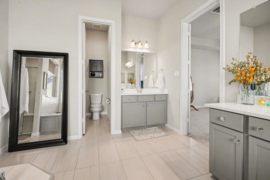 Furnished interior view inside a new home in Coastal Point, League City (Image 36). Furnished interior view inside a new home in Coastal Point, League City (Image 36).