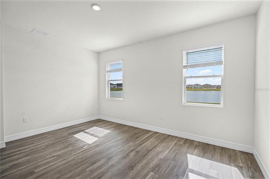 Spacious, unfurnished interior of a new home in Lakes of Mount Dora, Mount Dora (Image 12).