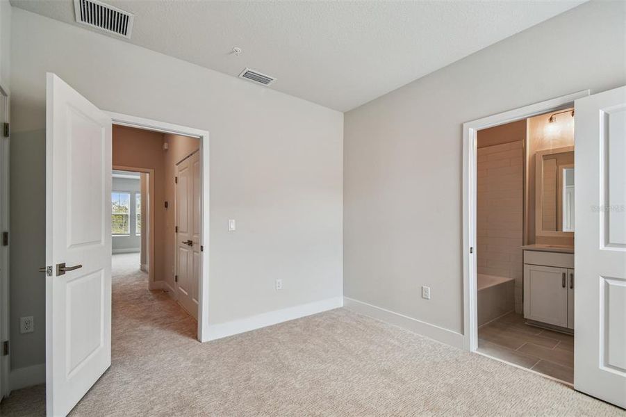 Spacious, unfurnished interior of a new home in Towns at Union, St. Petersburg (Image 26).