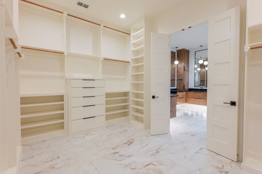 Spacious, unfurnished interior of a new home in Summit Ranch, Aledo (Image 42). Spacious, unfurnished interior of a new home in Summit Ranch, Aledo (Image 42).