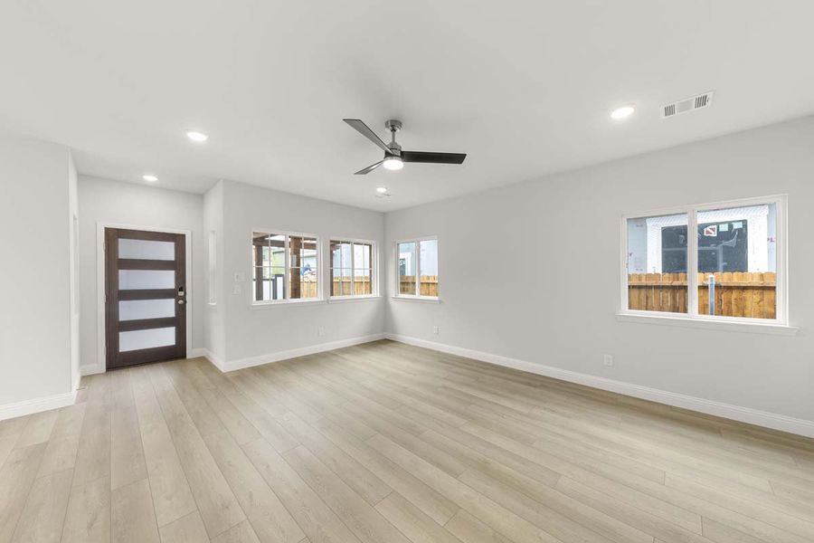Spacious, unfurnished interior of a new home in Keeneland, Aubrey (Image 20).
