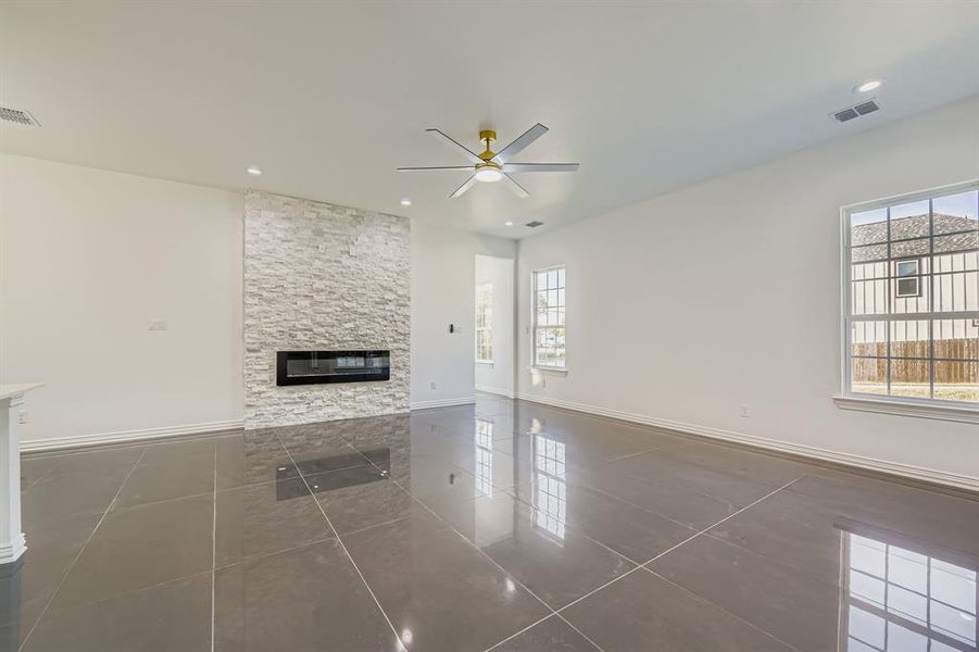 Spacious, unfurnished interior of a new home in , Grand Prairie (Image 24).