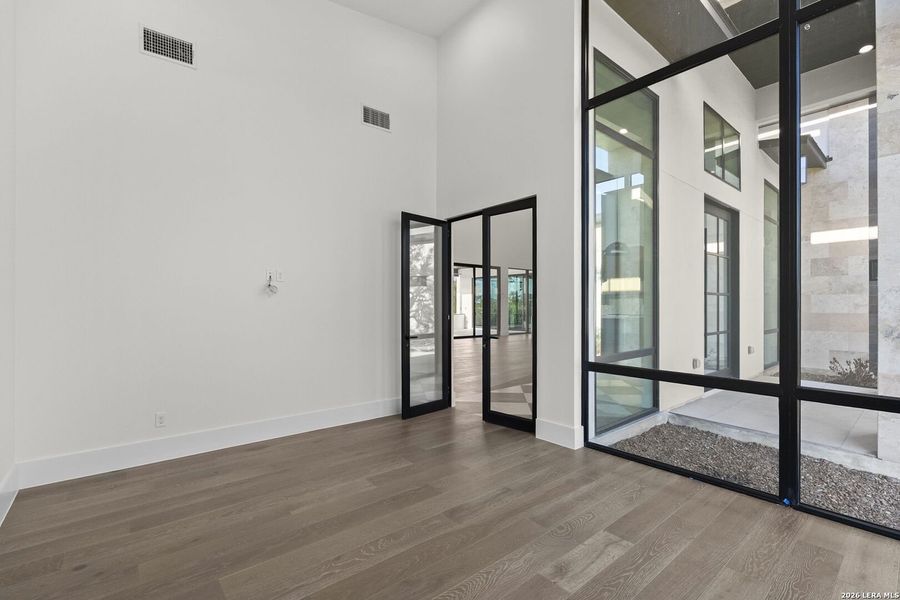 Spacious, unfurnished interior of a new home in , Boerne (Image 23).