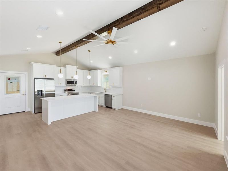 Spacious, unfurnished interior of a new home in , Granbury (Image 24).