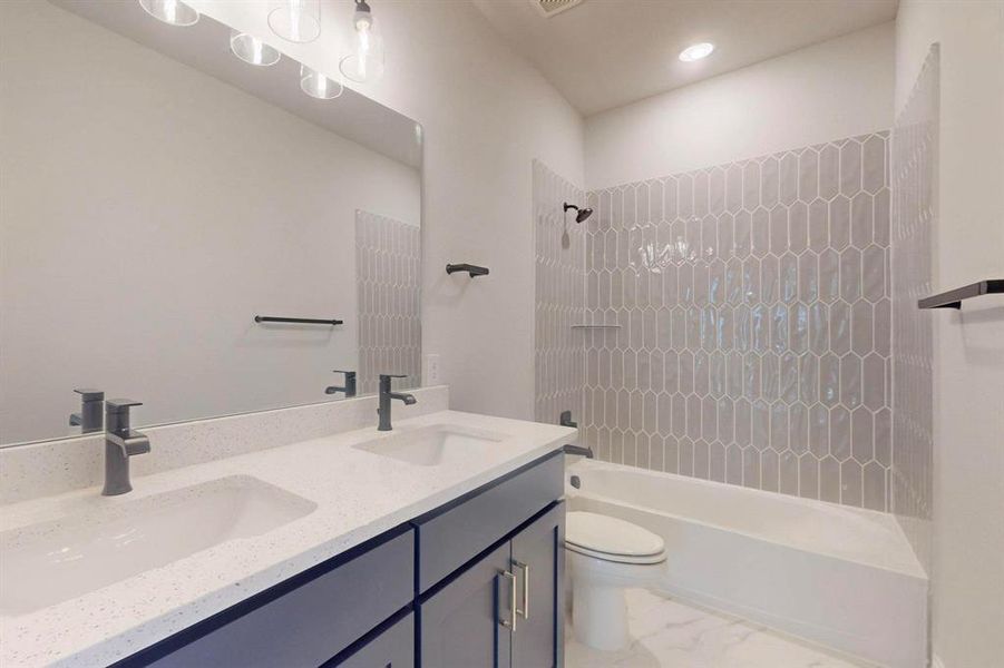Furnished interior view inside a new home in , Rowlett (Image 7).