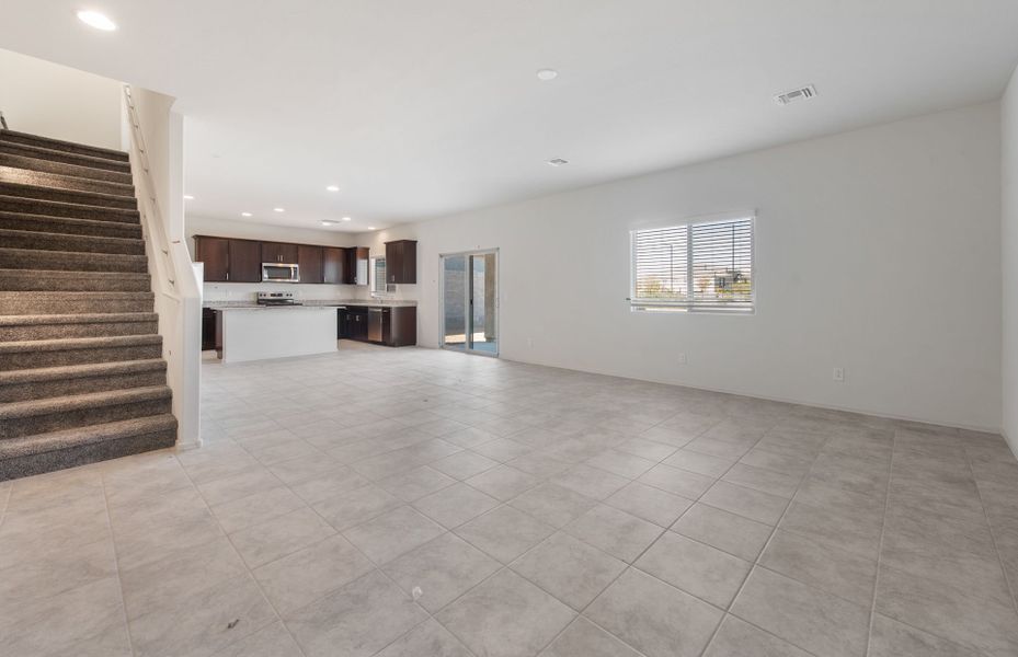 Spacious, unfurnished interior of a new home in El Rancho Santa Rosa, Maricopa (Image 16). Spacious, unfurnished interior of a new home in El Rancho Santa Rosa, Maricopa (Image 16).