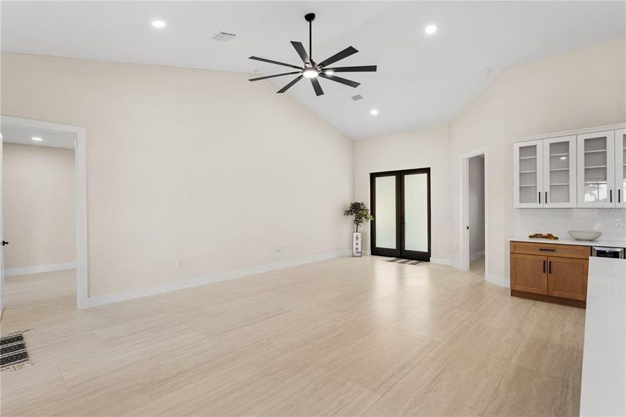 Spacious, unfurnished interior of a new home in , Cape Coral (Image 29).