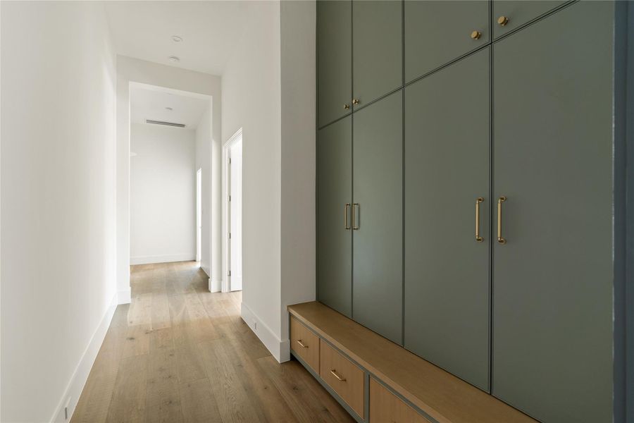 Custom-built mud lockers blend thoughtful design with everyday functionality. Custom-built mud lockers blend thoughtful design with everyday functionality.