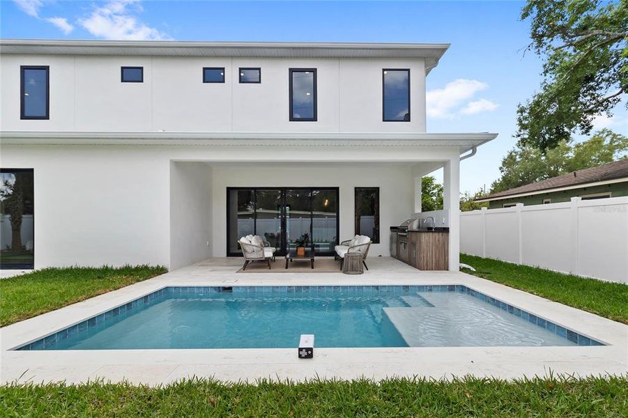 Exterior details and patio area of a home in , Orlando (Image 3).