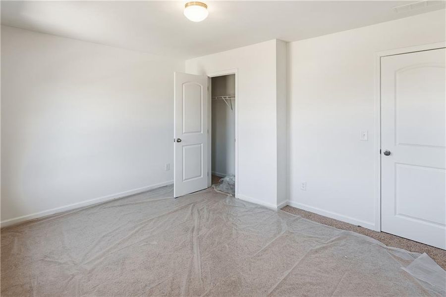 Spacious, unfurnished interior of a new home in Creekside Landing, Dallas (Image 28).