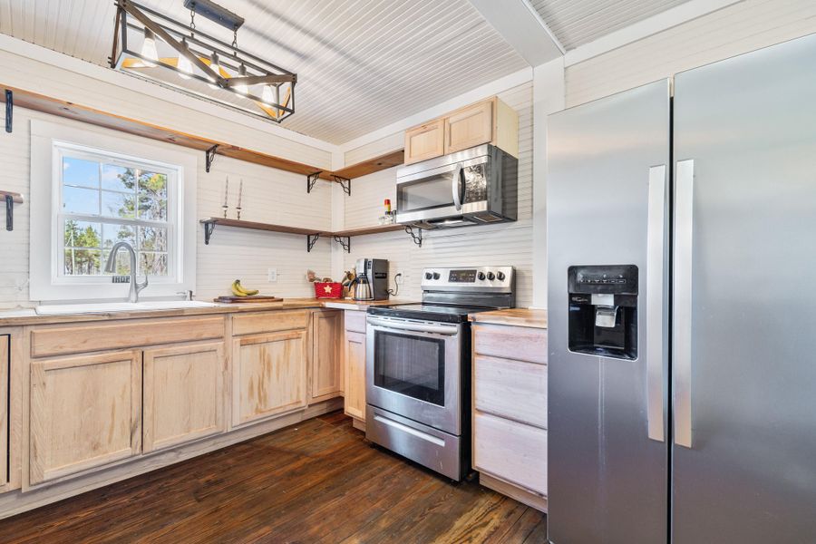 Furnished interior view inside a new home in , Cottageville (Image 9).
