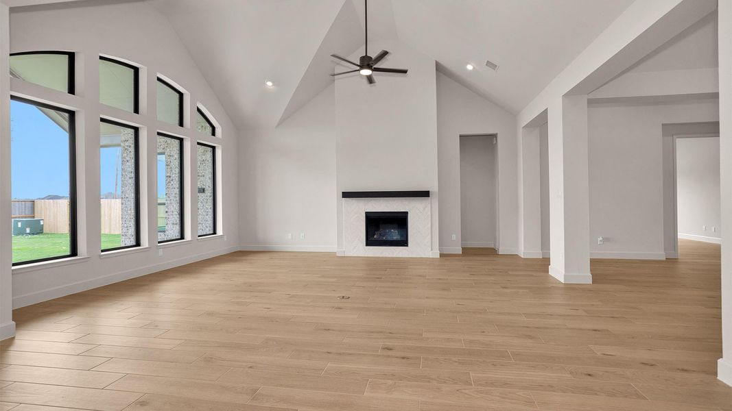 Spacious, unfurnished interior of a new home in Valencia, Manvel (Image 13).