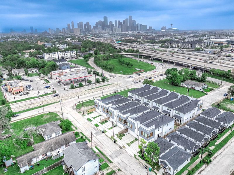 Close Proximity to Downtown Provides Sweeping Views Close Proximity to Downtown Provides Sweeping Views