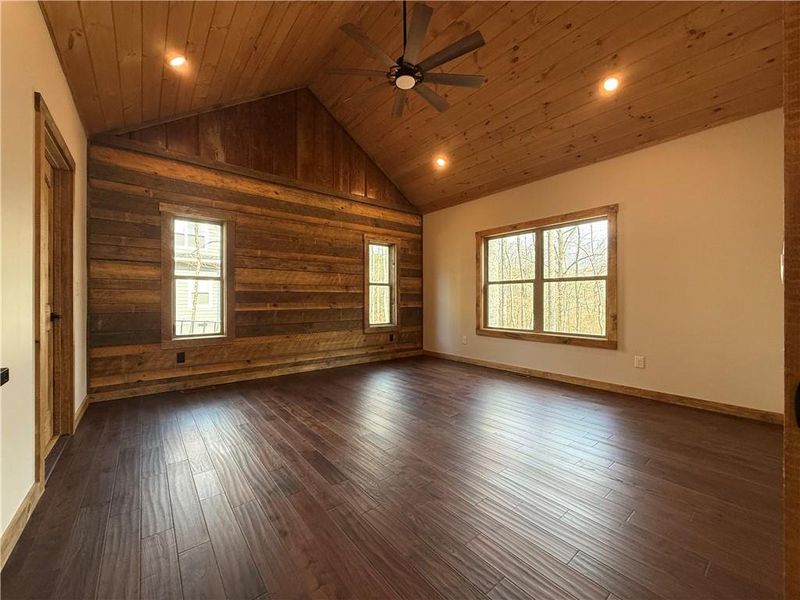 Spacious, unfurnished interior of a new home in , Ellijay (Image 8).