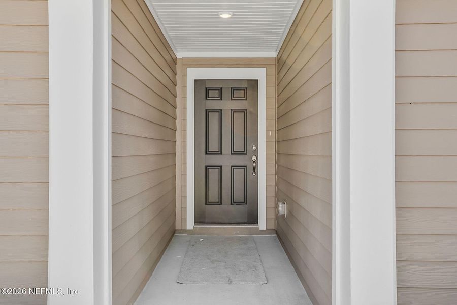 Exterior details and patio area of a home in Bellbrooke, Jacksonville (Image 3).