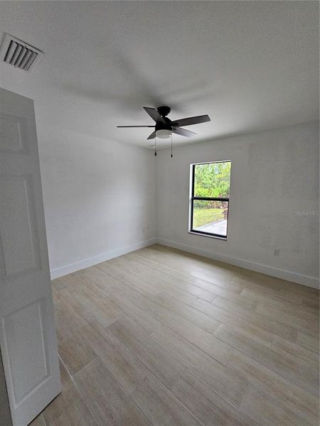 Spacious, unfurnished interior of a new home in , Port Charlotte (Image 4).