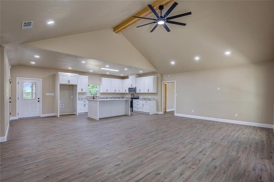 Spacious, unfurnished interior of a new home in , Terrell (Image 13).
