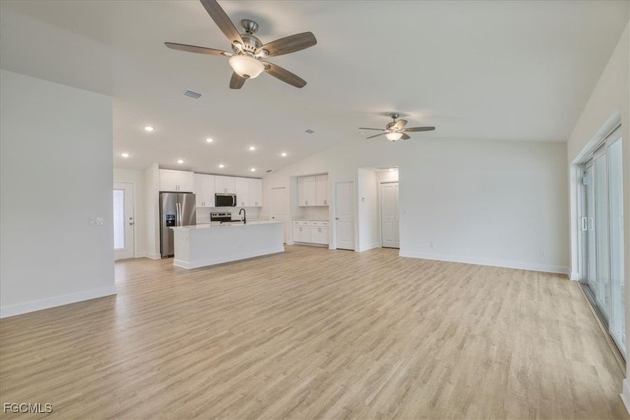 Spacious, unfurnished interior of a new home in Cape Coral, Cape Coral (Image 15).