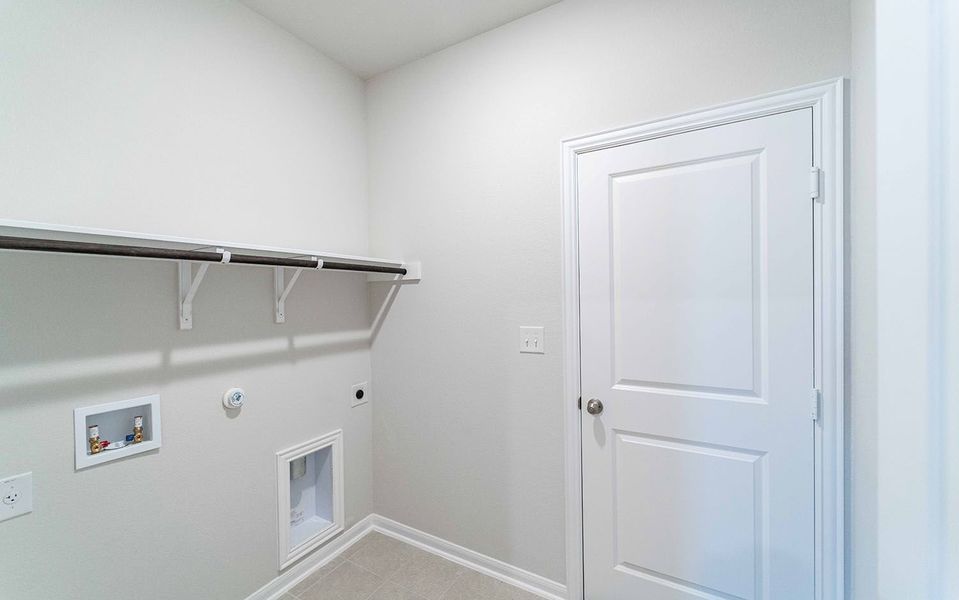 Spacious, unfurnished interior of a new home in Hunters Glen, Jarrell (Image 15).