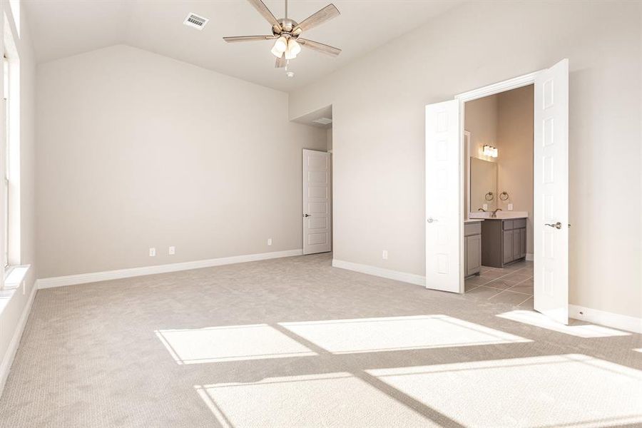 Spacious, unfurnished interior of a new home in Ten Mile Creek Estates, DeSoto (Image 30).