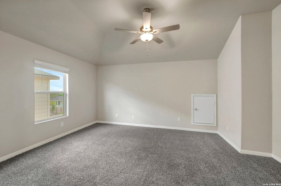 Spacious, unfurnished interior of a new home in Paloma Park, Converse (Image 20).