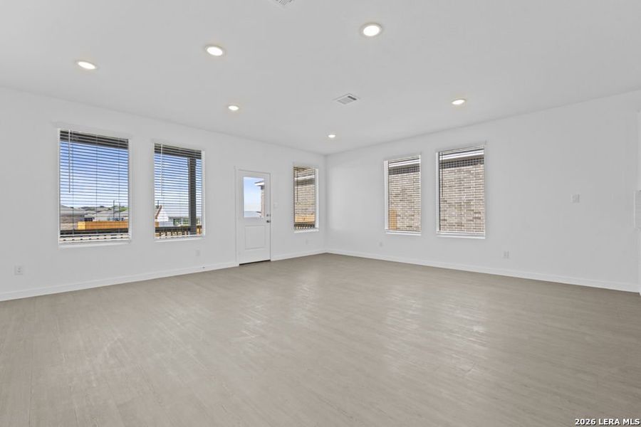 Spacious, unfurnished interior of a new home in Grace Valley, Cibolo (Image 20).