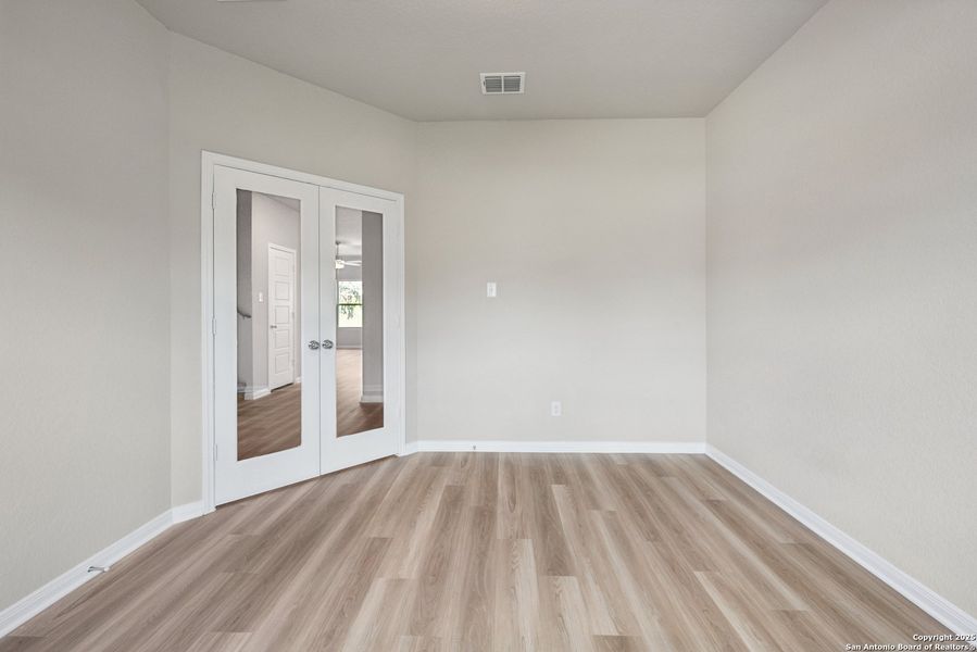 Spacious, unfurnished interior of a new home in Jordan's Ranch, San Antonio (Image 16). Spacious, unfurnished interior of a new home in Jordan's Ranch, San Antonio (Image 16).