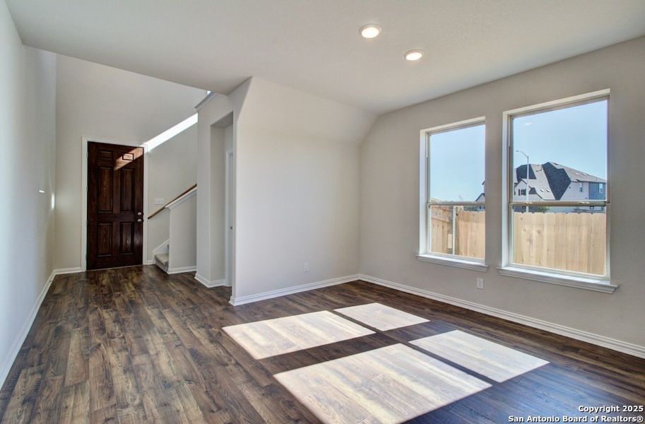 Spacious, unfurnished interior of a new home in Sunflower Ridge, New Braunfels (Image 17).