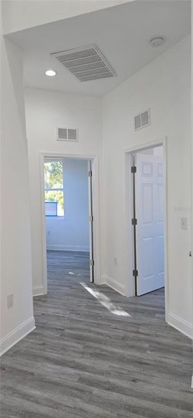 Spacious, unfurnished interior of a new home in , Sebring (Image 13).