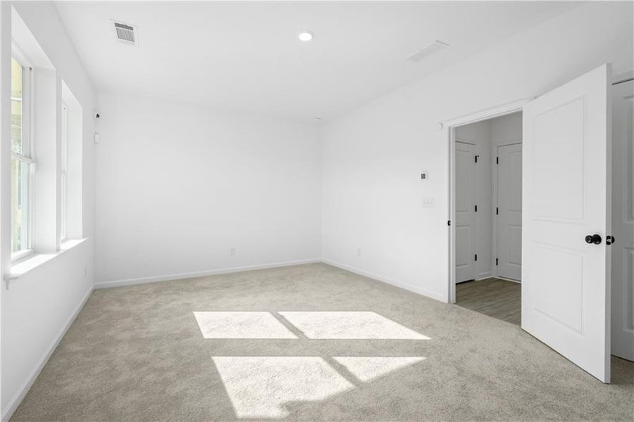 Spacious, unfurnished interior of a new home in Auburn Glen Towns, Dacula (Image 19).