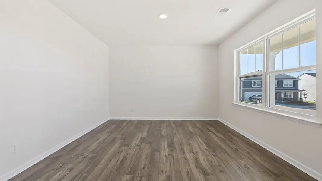 Spacious, unfurnished interior of a new home in Woodglen, Piedmont (Image 15).