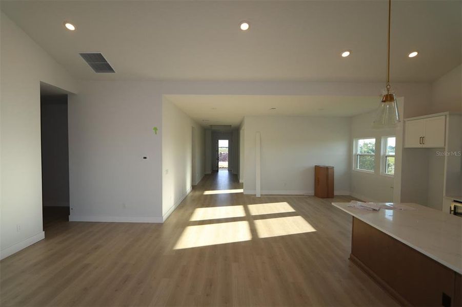 Spacious, unfurnished interior of a new home in Palmera Wellen Park - Classic Series, Venice (Image 7).