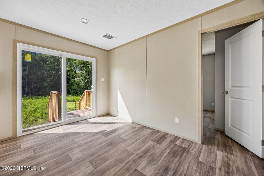 Spacious, unfurnished interior of a new home in , Yulee (Image 13).