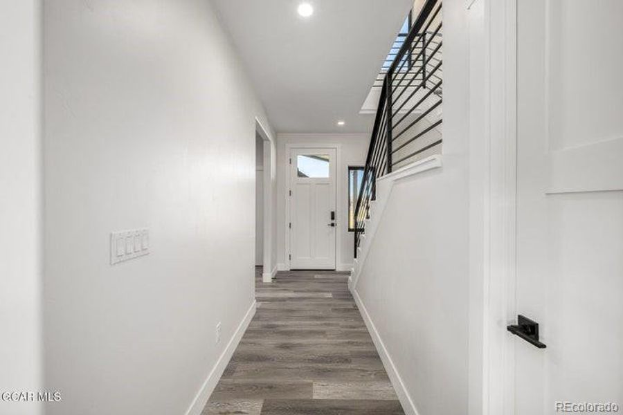 Spacious, unfurnished interior of a new home in , Granby (Image 26).