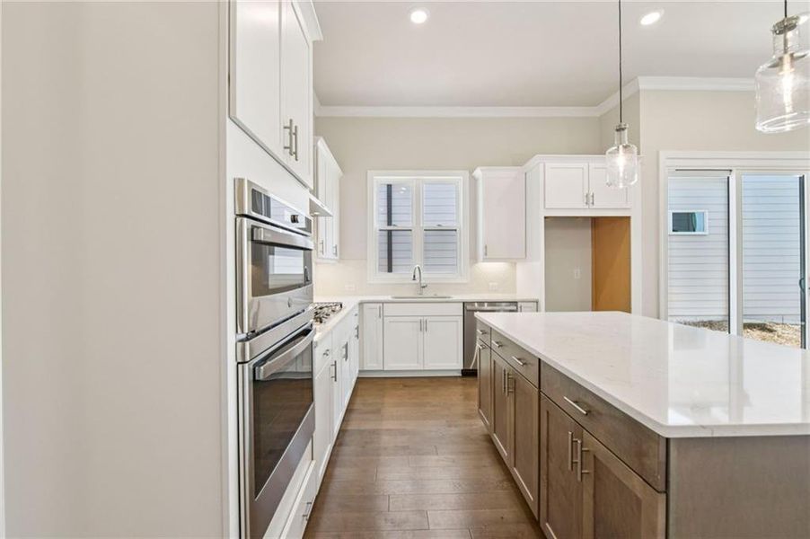 Furnished interior view inside a new home in Aberdeen, Hoschton (Image 11).