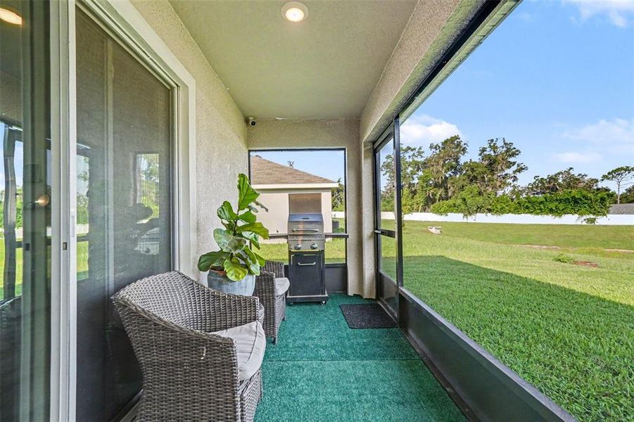 Exterior details and patio area of a home in Summit View, Dade City (Image 3).