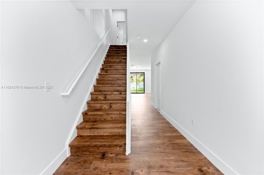 Spacious, unfurnished interior of a new home in , Florida City (Image 15).