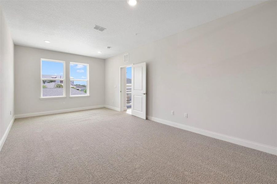 Spacious, unfurnished interior of a new home in Gatherings® of Lake Nona, Orlando (Image 18).