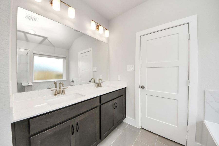 Furnished interior view inside a new home in Laurel Landing: Landmark Collection, Alvin (Image 16).