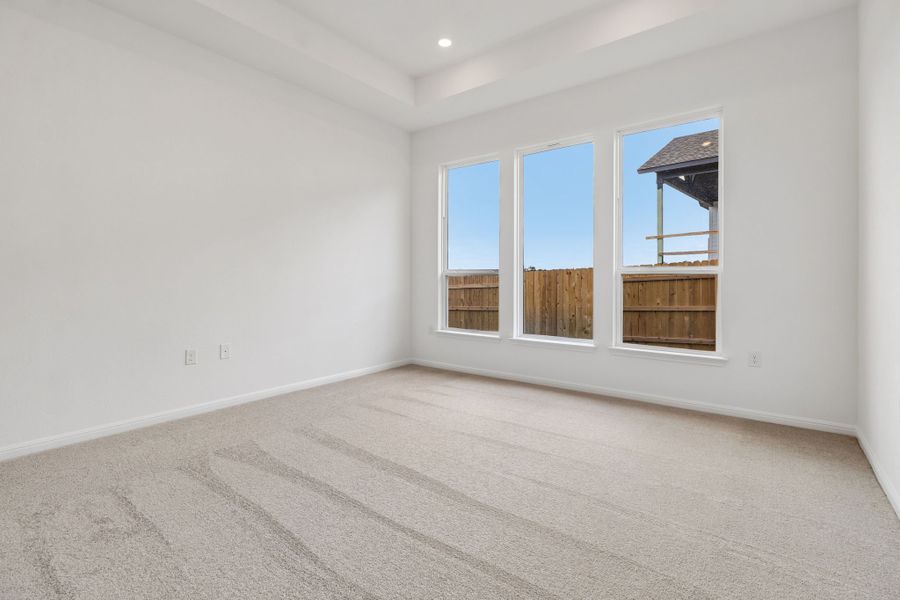 Spacious, unfurnished interior of a new home in Silverleaf, Cedar Creek (Image 15).