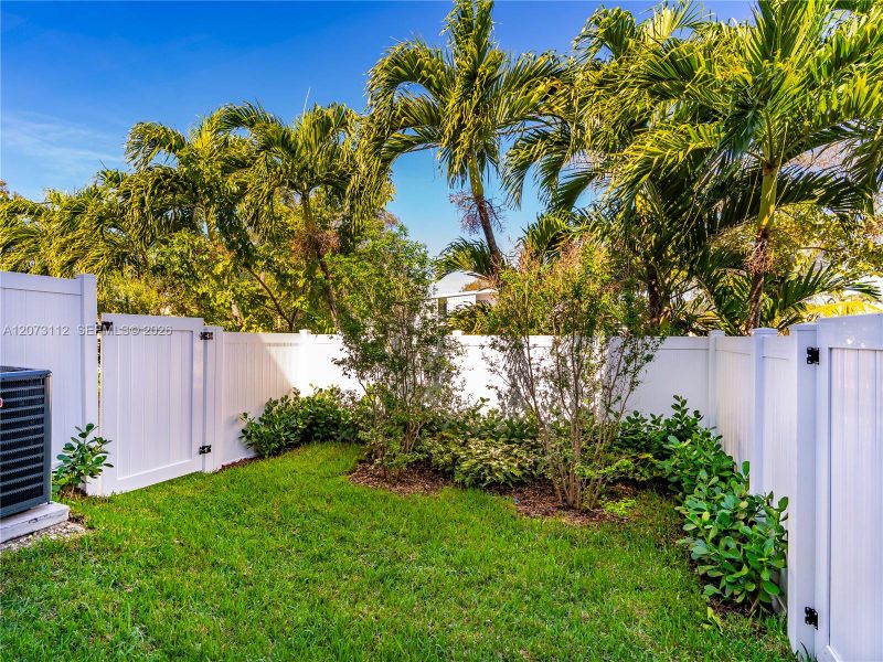 Exterior details and patio area of a home in , Fort Lauderdale (Image 17).