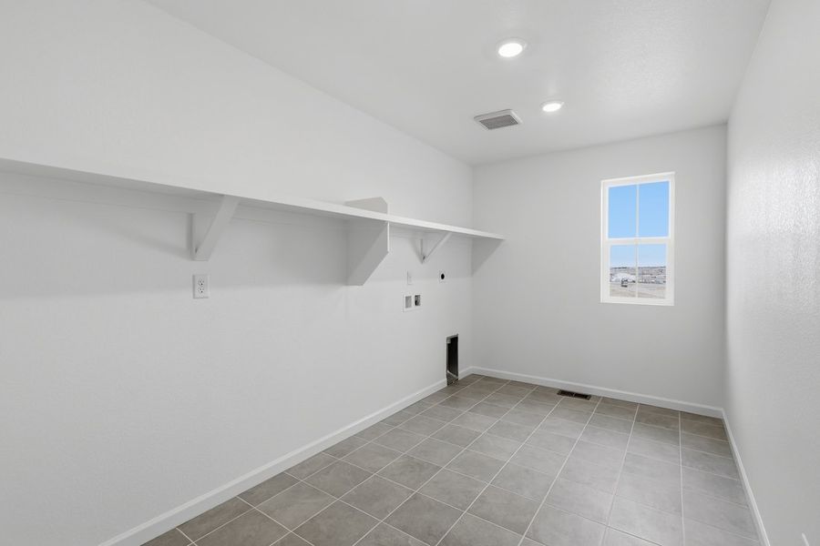 Spacious, unfurnished interior of a new home in Sterling Ranch Ascent Village, Littleton (Image 21).
