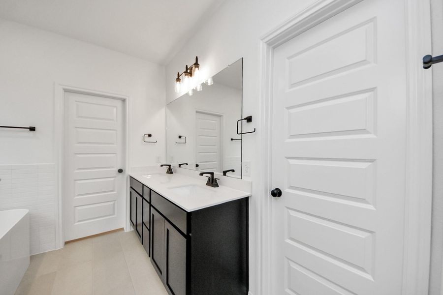 Furnished interior view inside a new home in Elyson, Katy (Image 10).