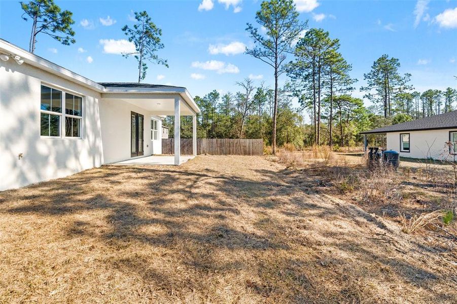 Exterior details and patio area of a home in , Dunnellon (Image 28).